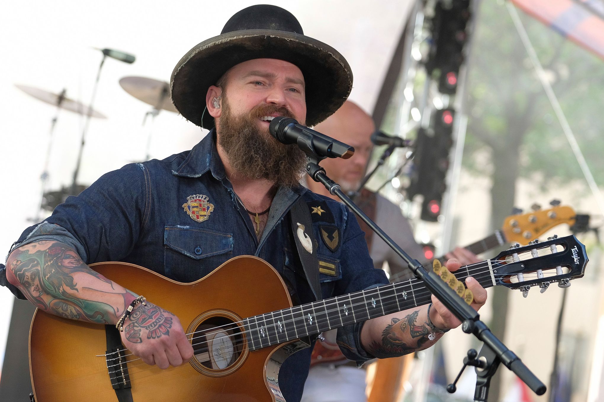 Singer Zac Brown visits teen in Philadelphia hospital | The Seattle Times