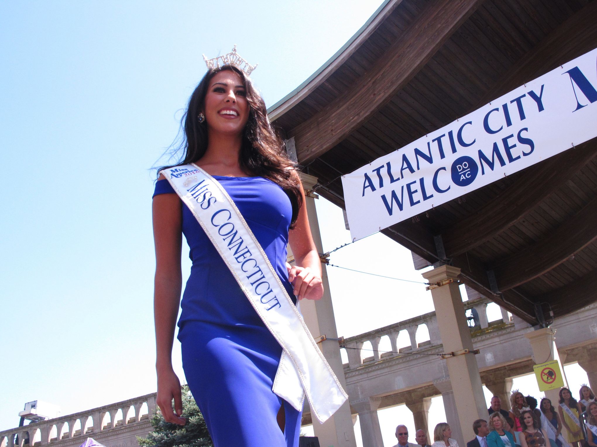 Contestant, a pilot, flies herself to Miss America contest | The Seattle  Times