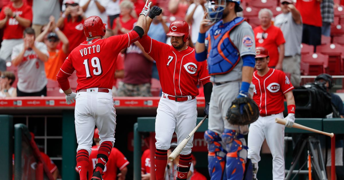 Cincinnati Red Joey Votto gives home run bat, jersey to young fan battling  cancer