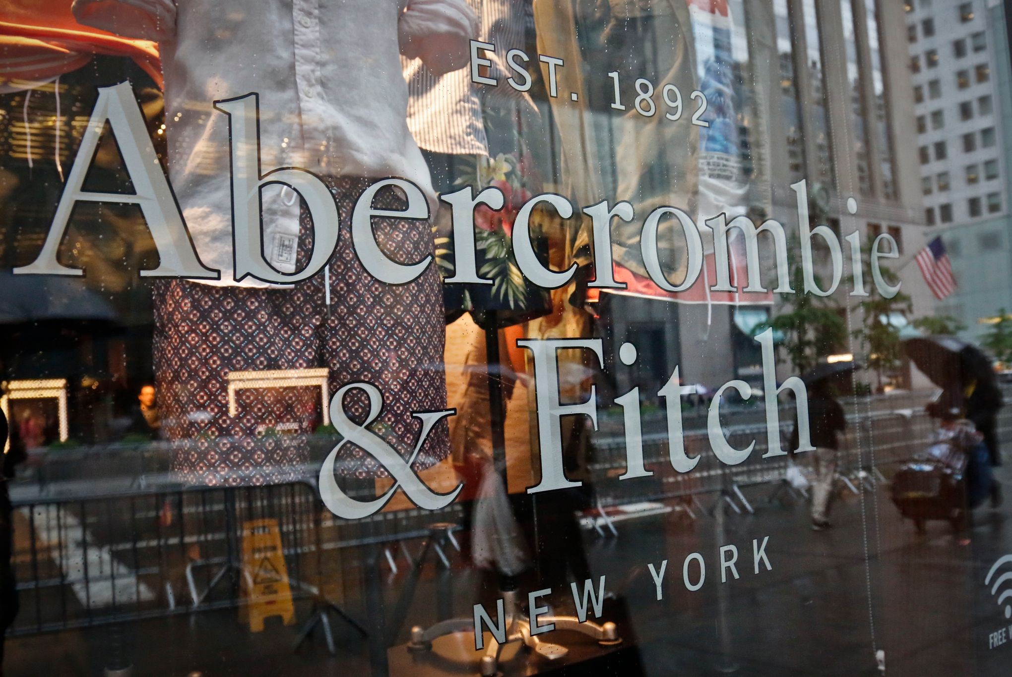 Abercrombie reports narrower loss, helped by Hollister brand