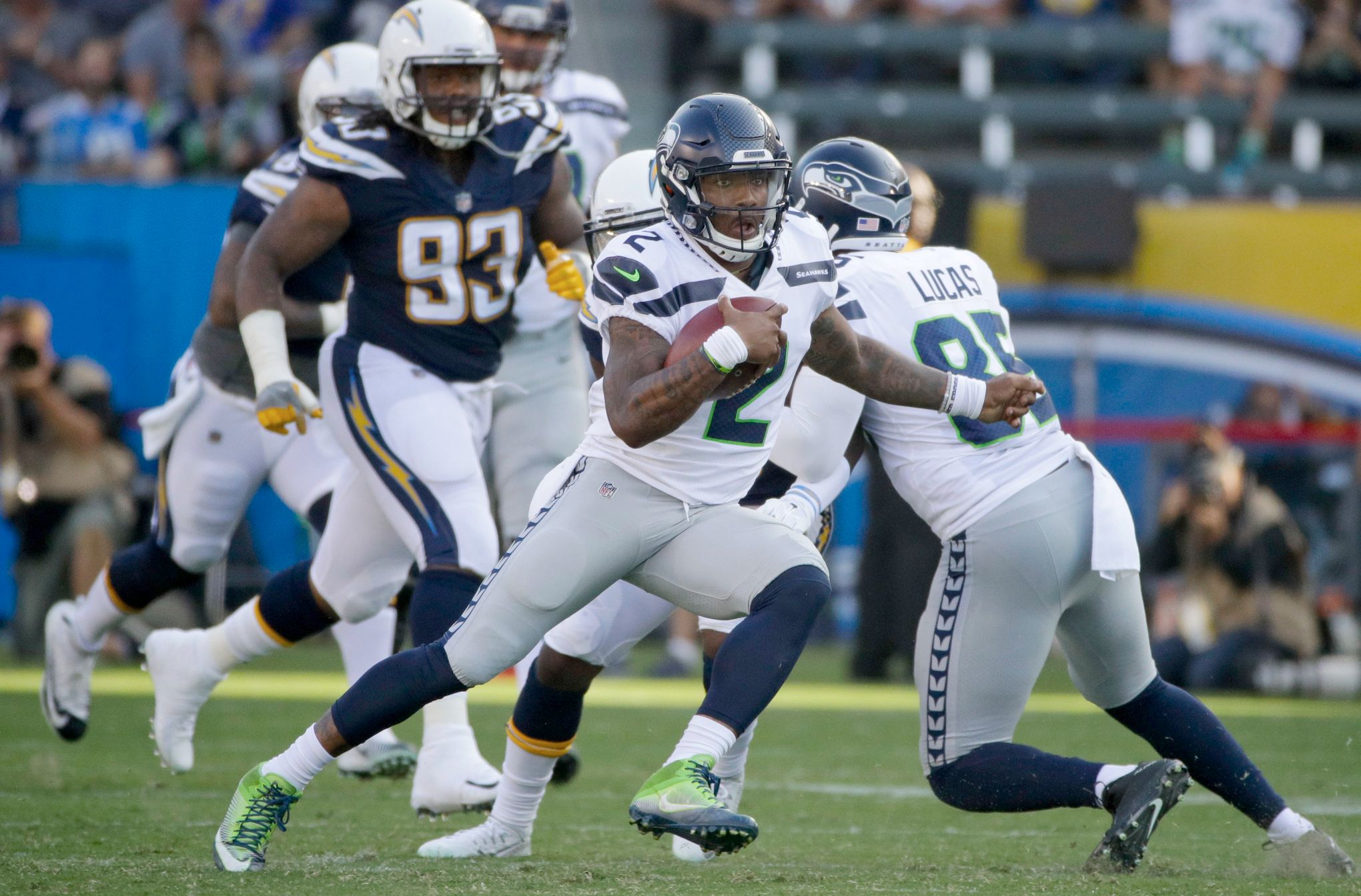 Highlights from Seahawks' rout of Chargers in final game of preseason