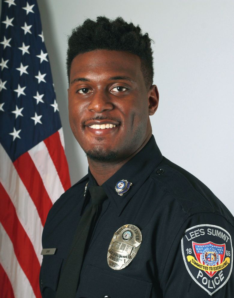 Off-duty officer killed, woman hurt in Kansas City shooting | The Seattle  Times