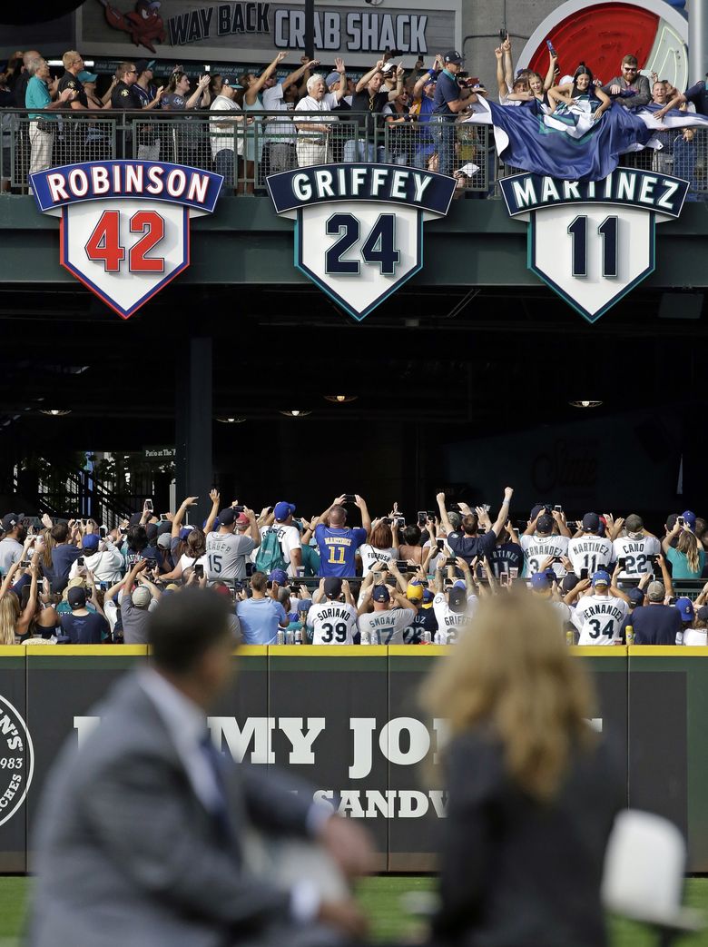 Ichiro thanks Mariners fans in English during pregame ceremony