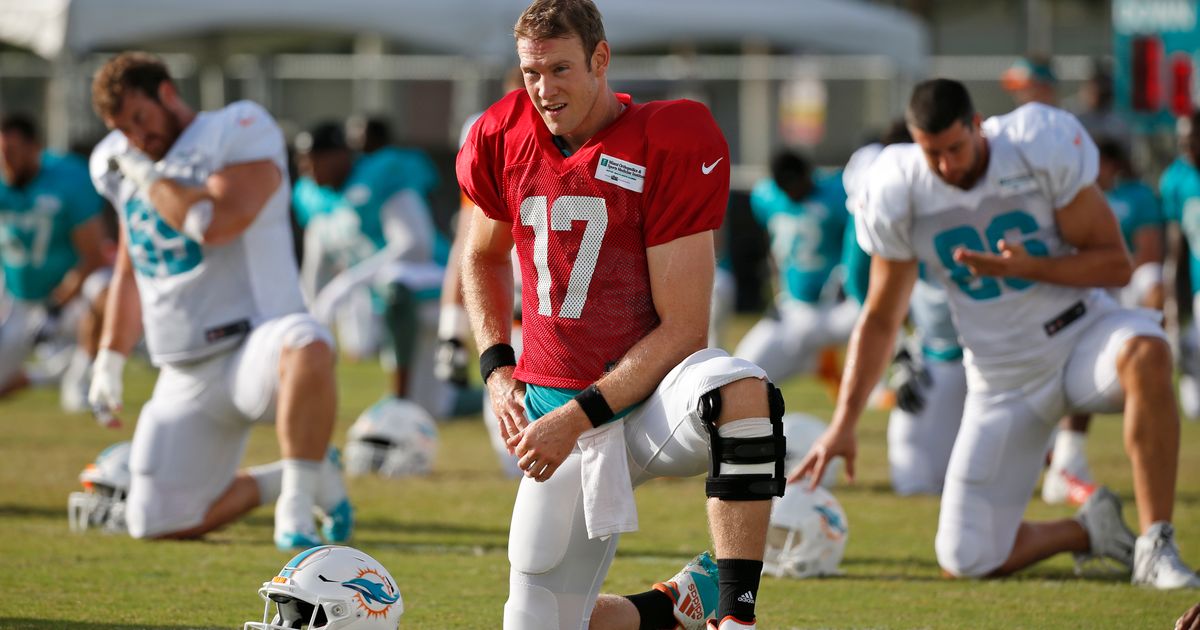 Dolphins QB Tannehill practicing without a knee brace, confident