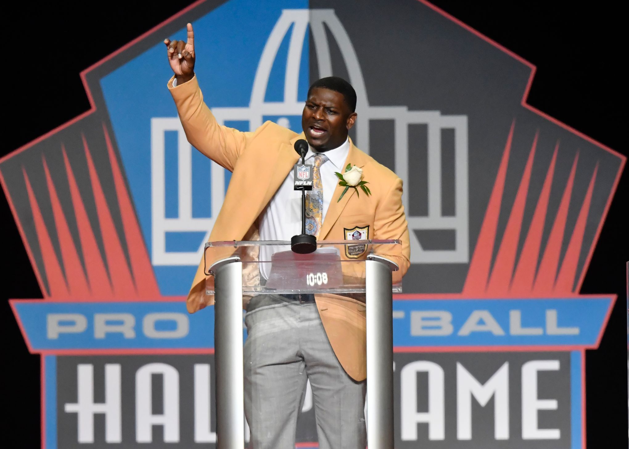 LaDainian Tomlinson and Kurt Warner Make the Hall of Fame With 5 Others -  The New York Times