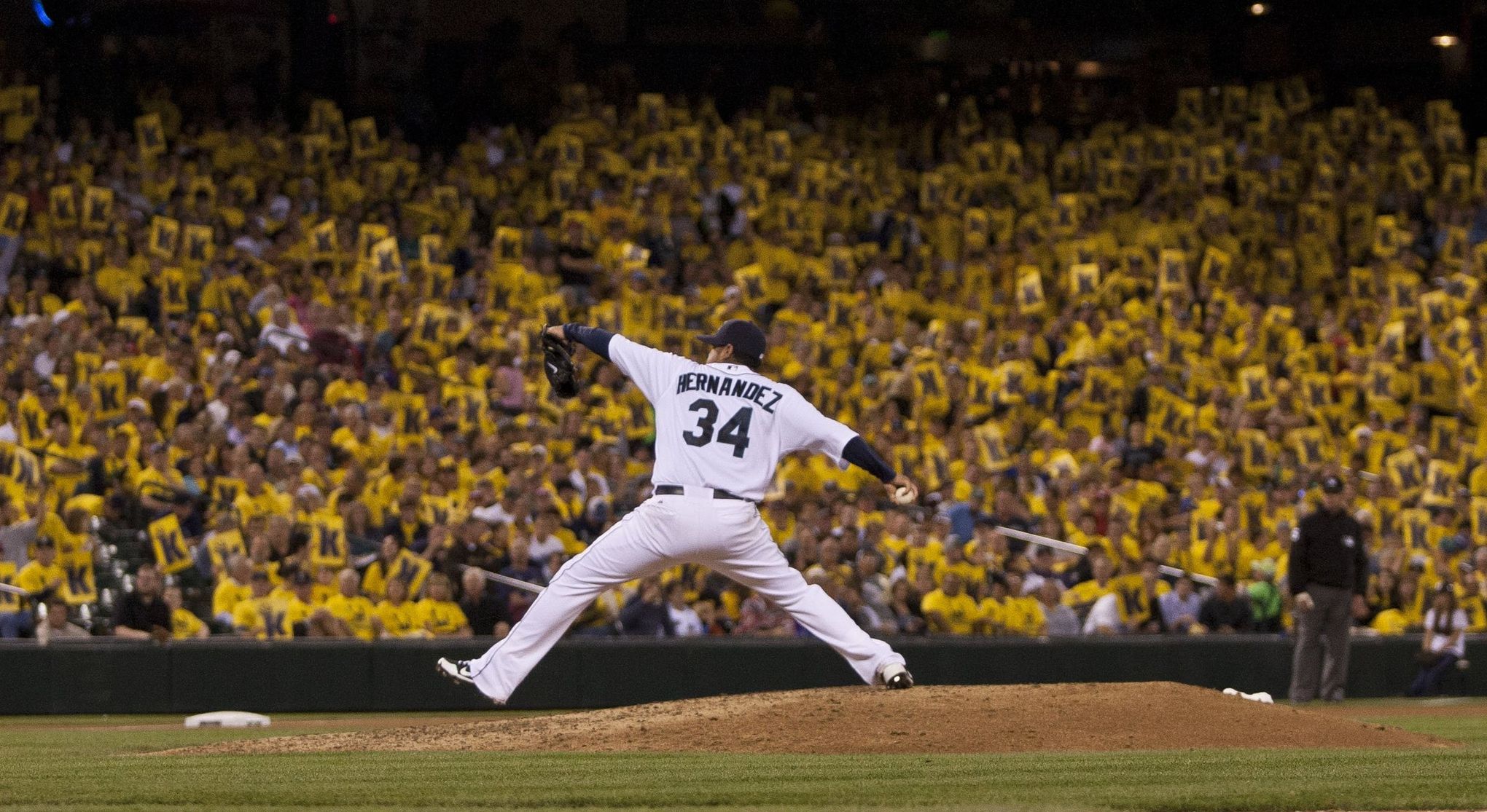 Felix Hernandez of the Seattle Mariners pitches perfect game - Los Angeles  Times