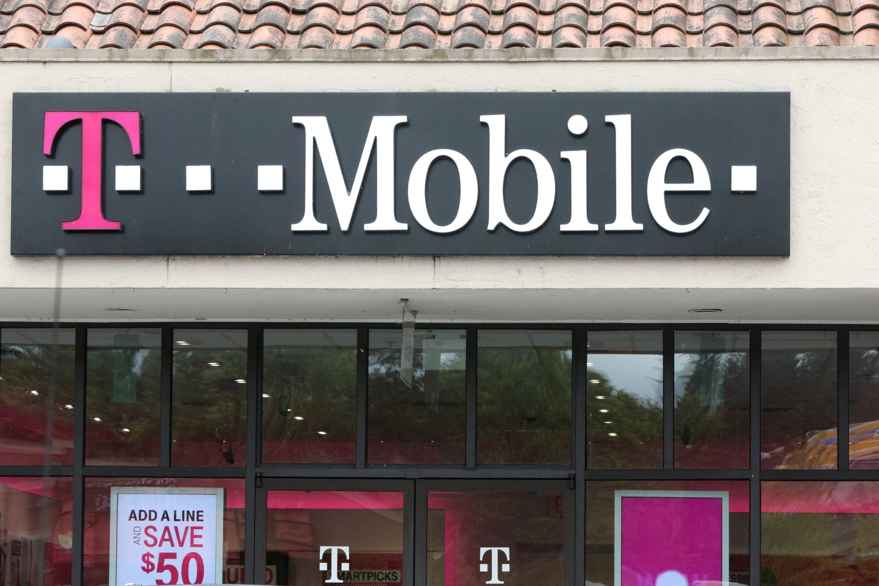 T Mobile sweetens wireless plan with free Netflix ahead of new