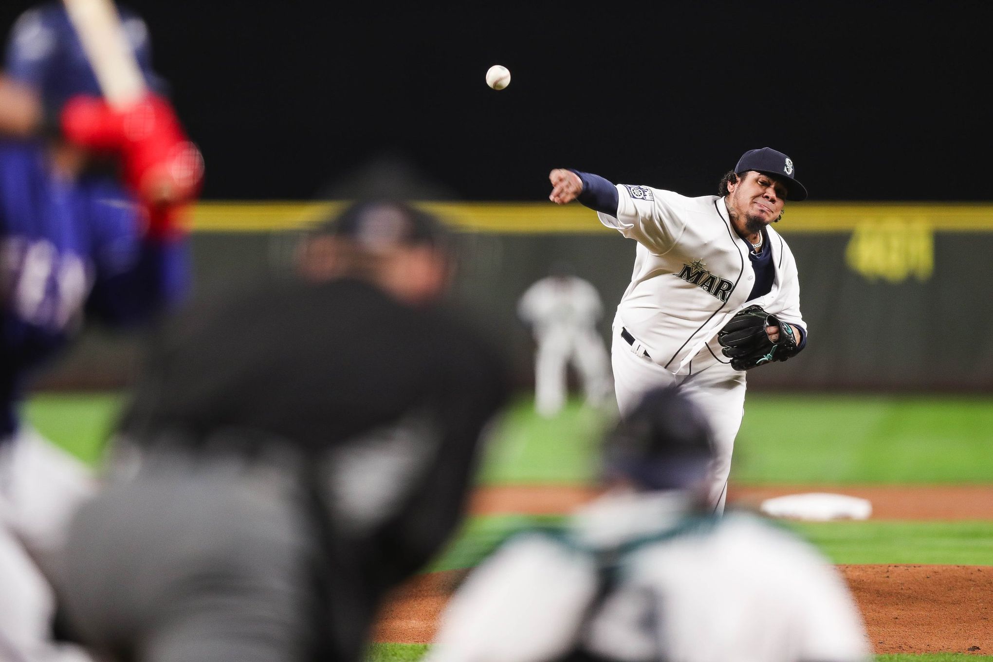 Mariners lose on Rougned Odor's two-run homer in ninth