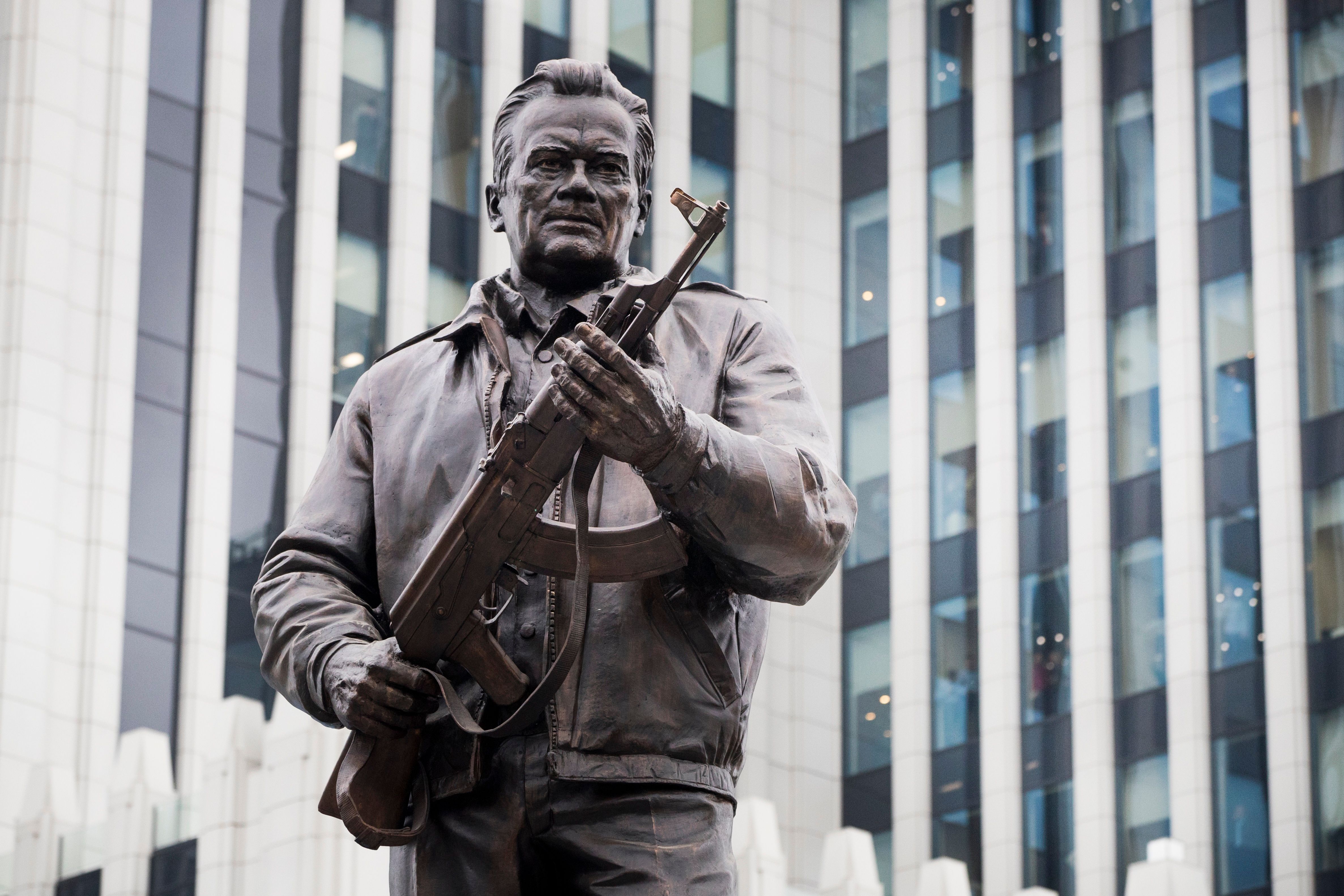 Moscow unveils monument to Kalashnikov, designer of AK-47 | The