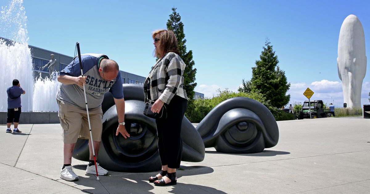 Museum offers Art Beyond Sight tour for those with low vision The