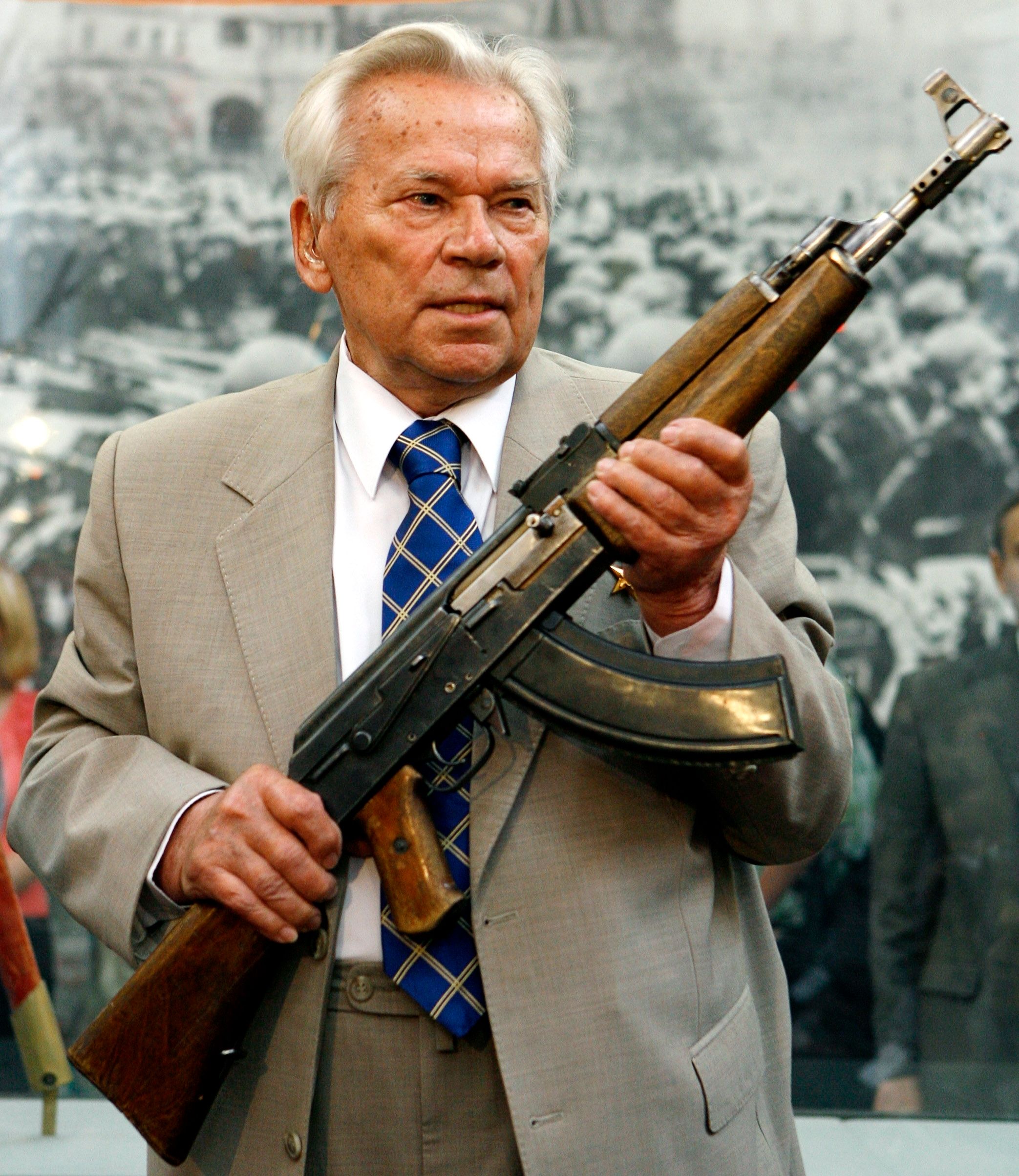 Moscow unveils monument to Kalashnikov, designer of AK-47 | The
