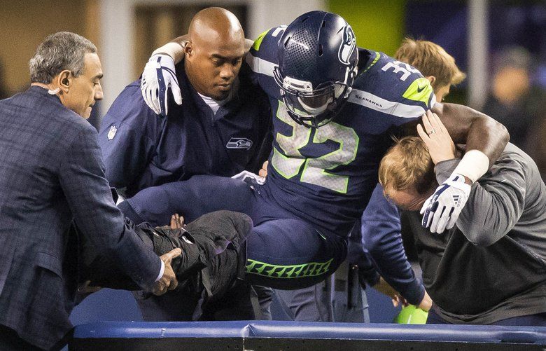 Chris Carson injury: Seahawks RB lands on IR with fractured leg