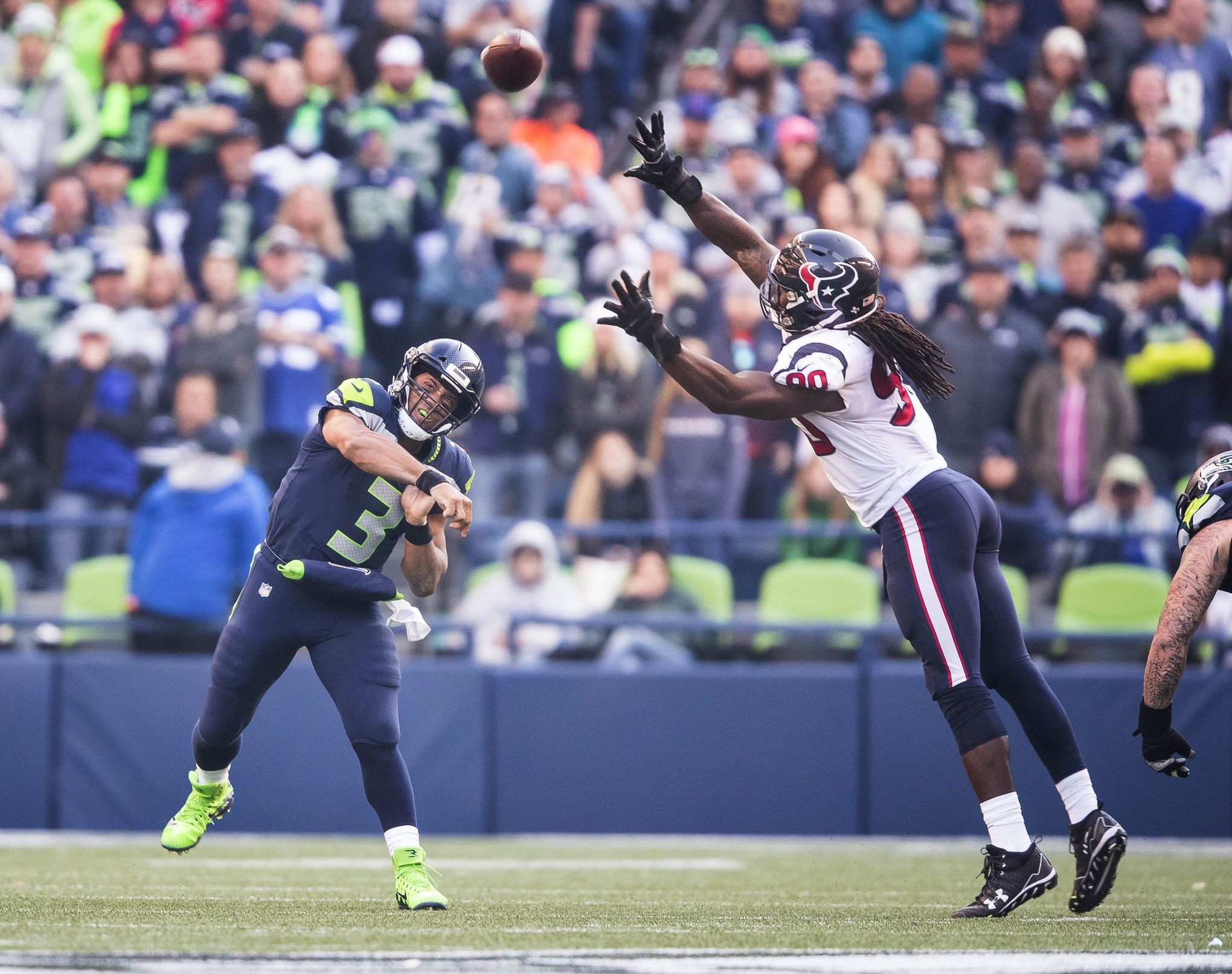 ESPN 710 Seattle says Seahawks upped their offer to Jadeveon Clowney