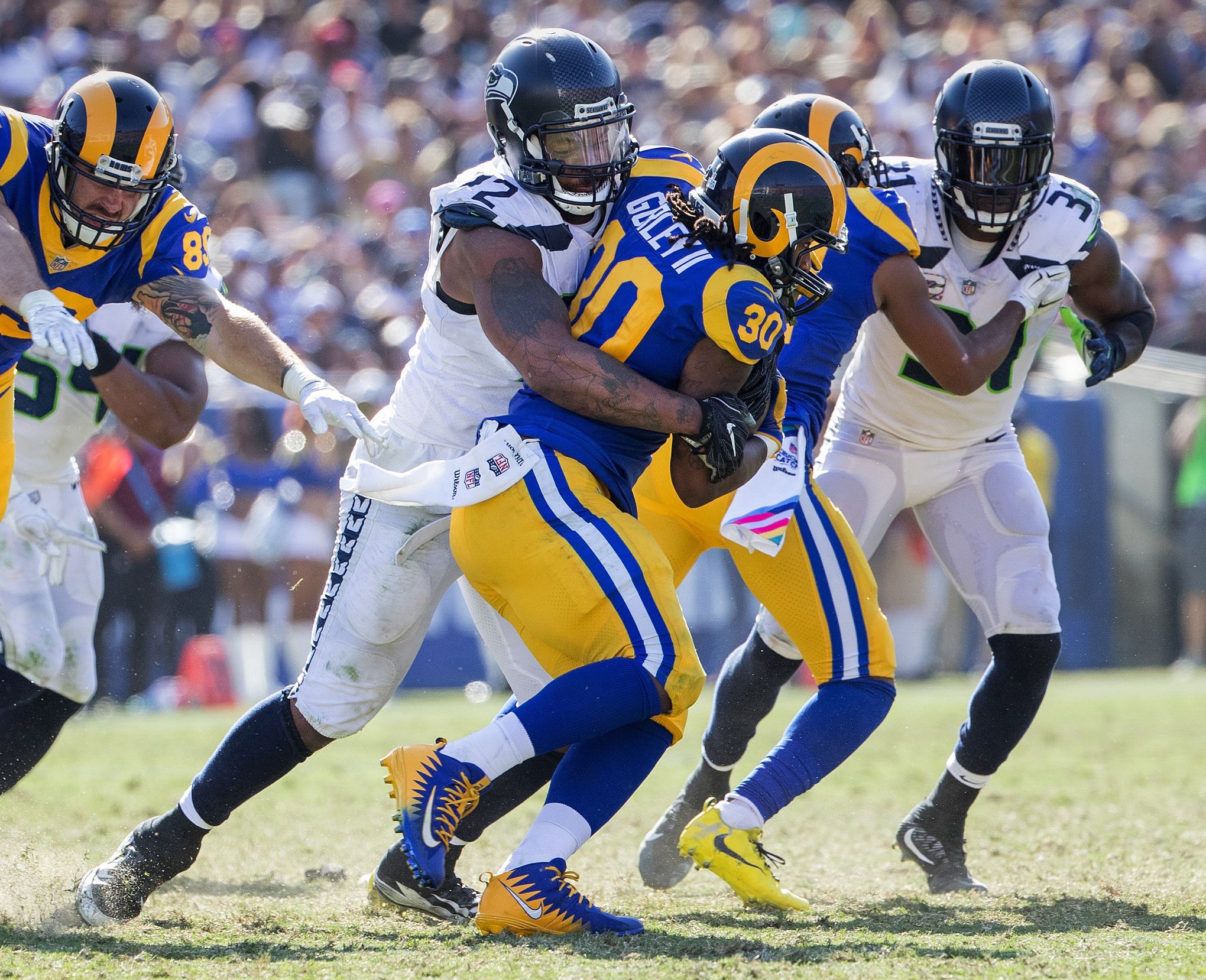 Banner day: Stout defense vs. Rams leads the Seahawks to their