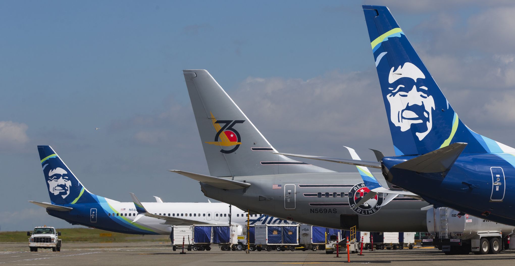 Delta takes Seahawks spirit, competition with Alaska Airlines, up