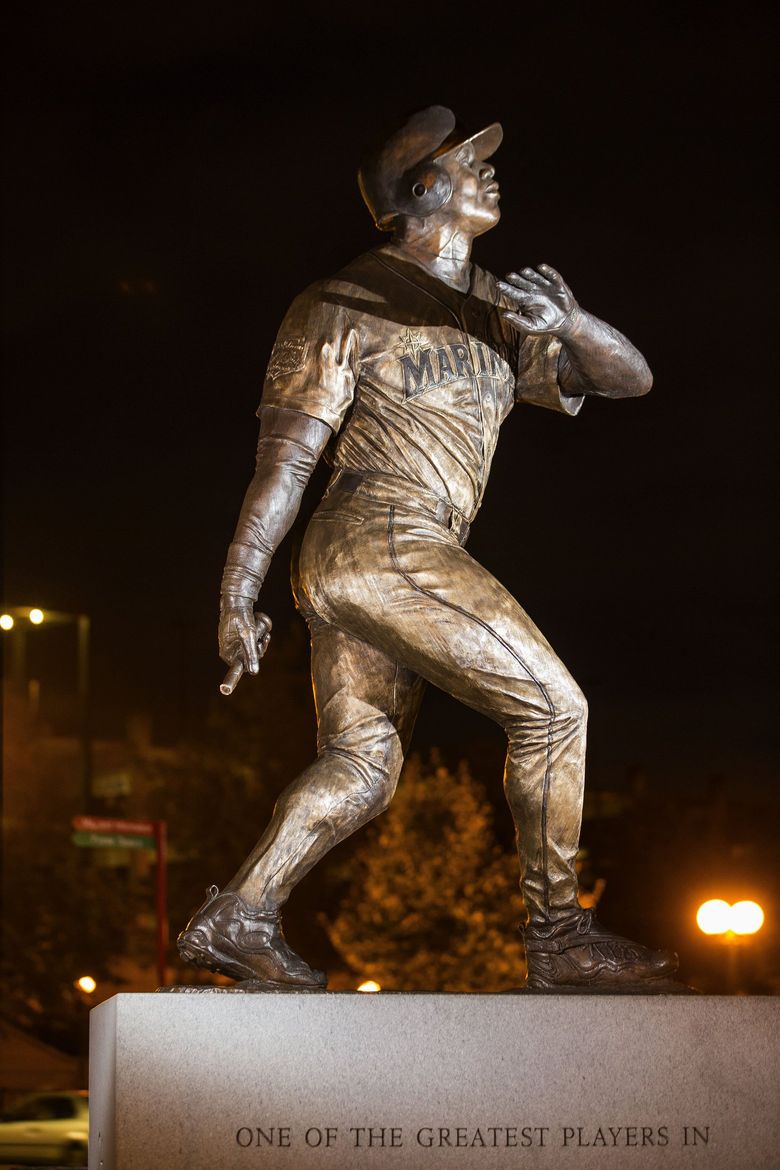 Mariners unveil statue honoring Ken Griffey Jr.