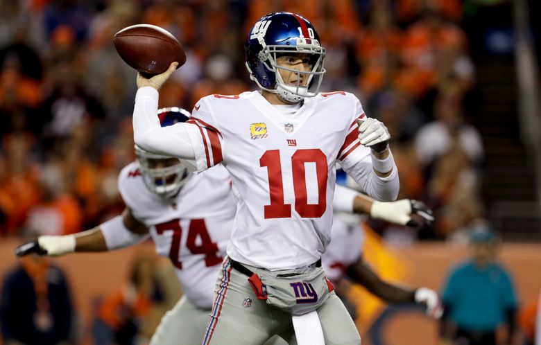 New York Giants ELI MANNING completes pass to SHEPARD STERLING