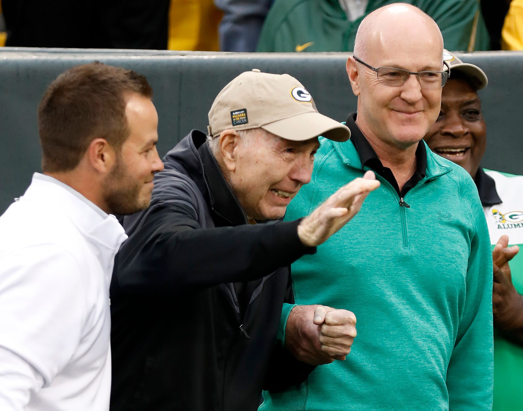 Elderly Packers fan will attend playoff game at Lambeau Field