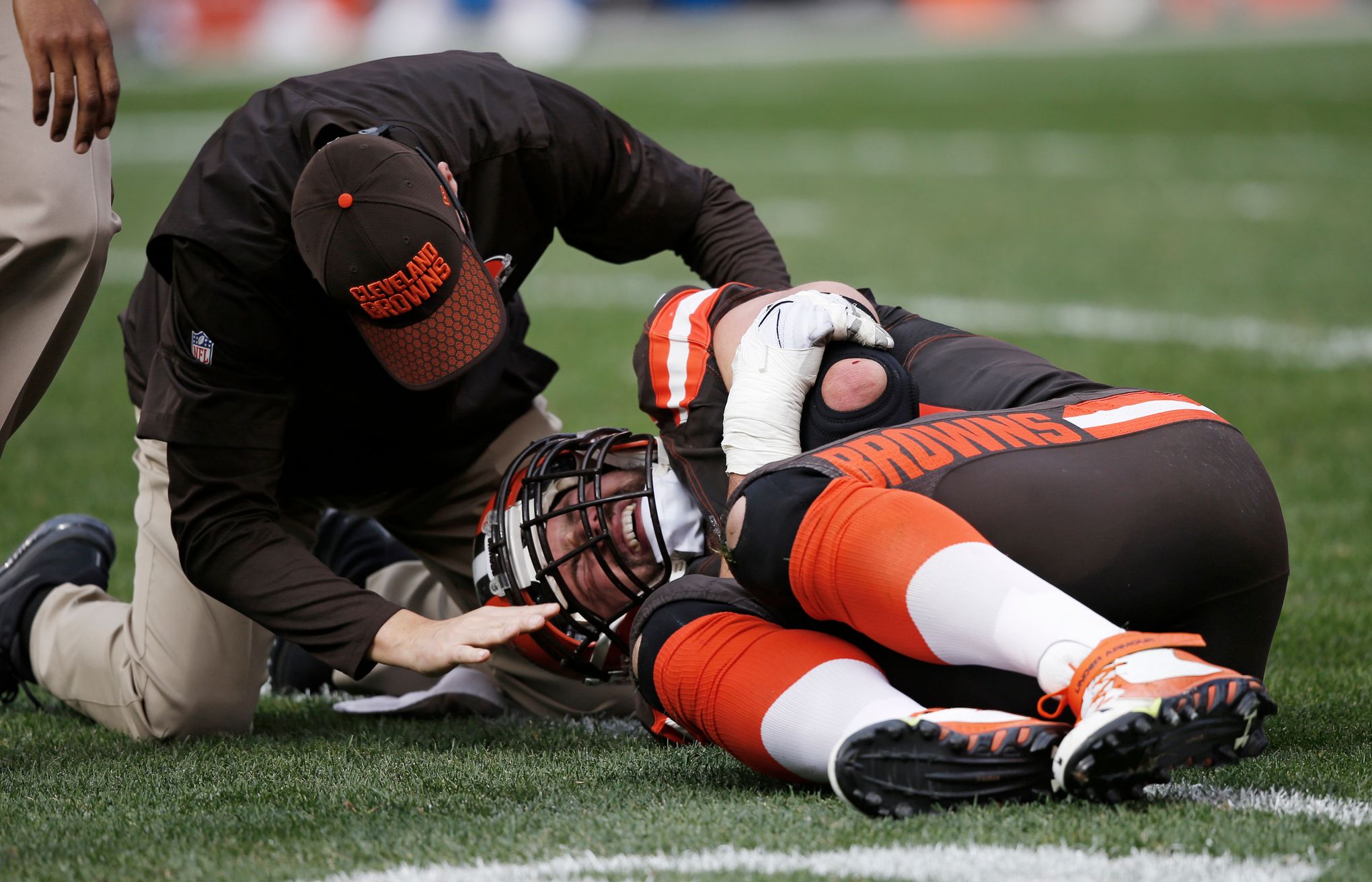 Browns' Joe Thomas done for season with torn triceps