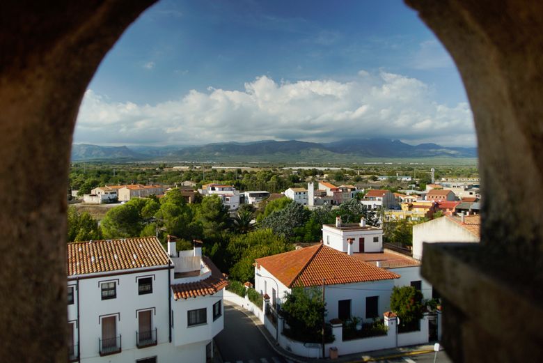 Catalan independence push puts Spanish border town on edge