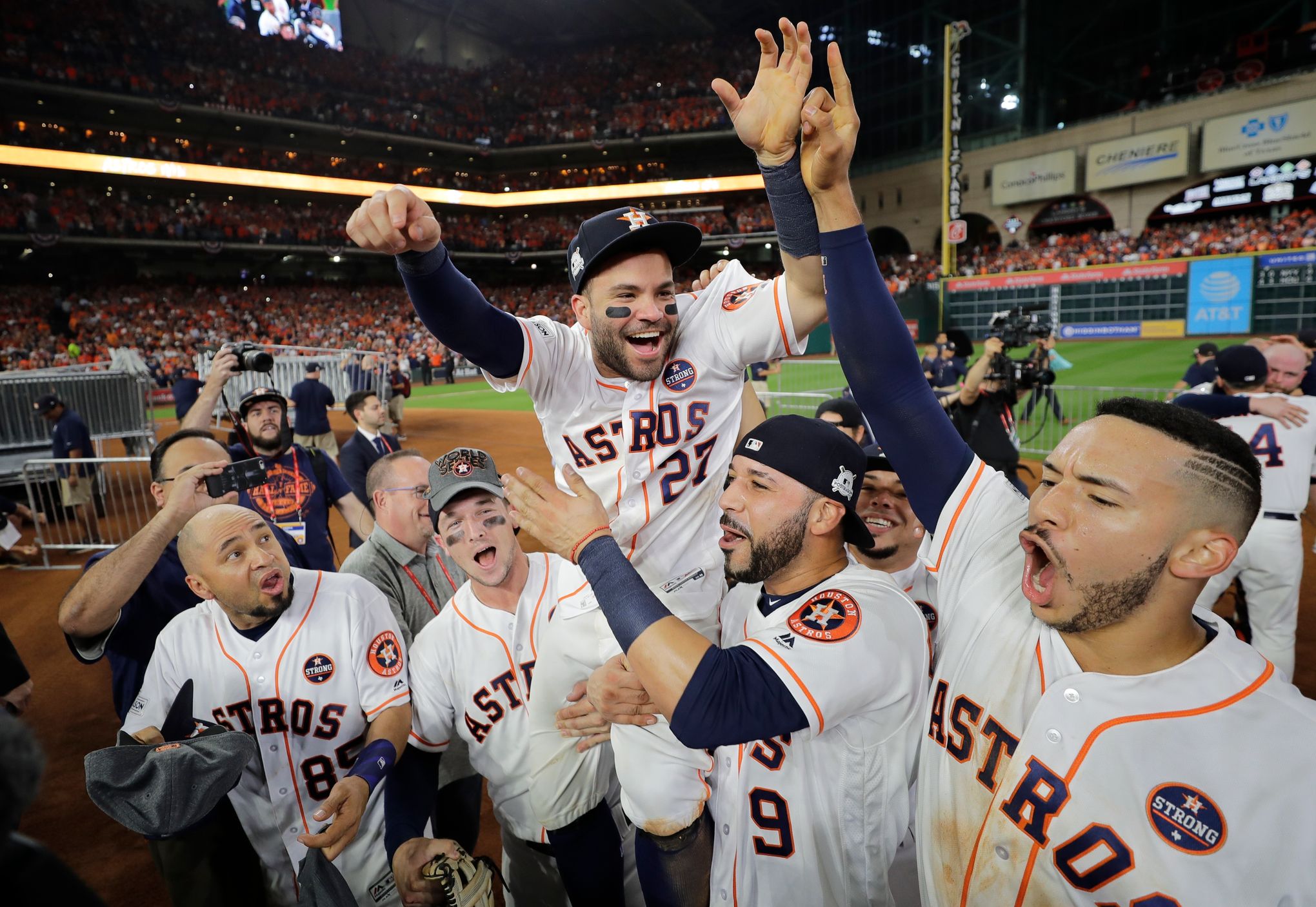 Astros Eliminate Mariners and Advance to ALCS - The New York Times
