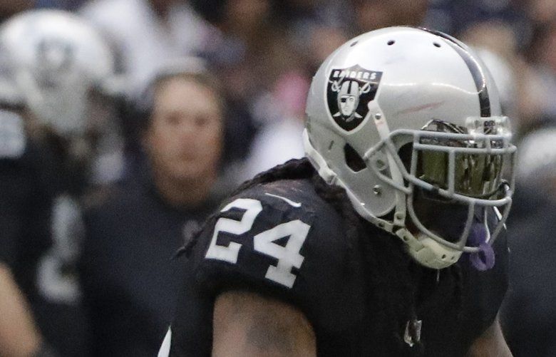 It's okay for Seahawks fans to cheer for Marshawn Lynch's Raiders - Field  Gulls