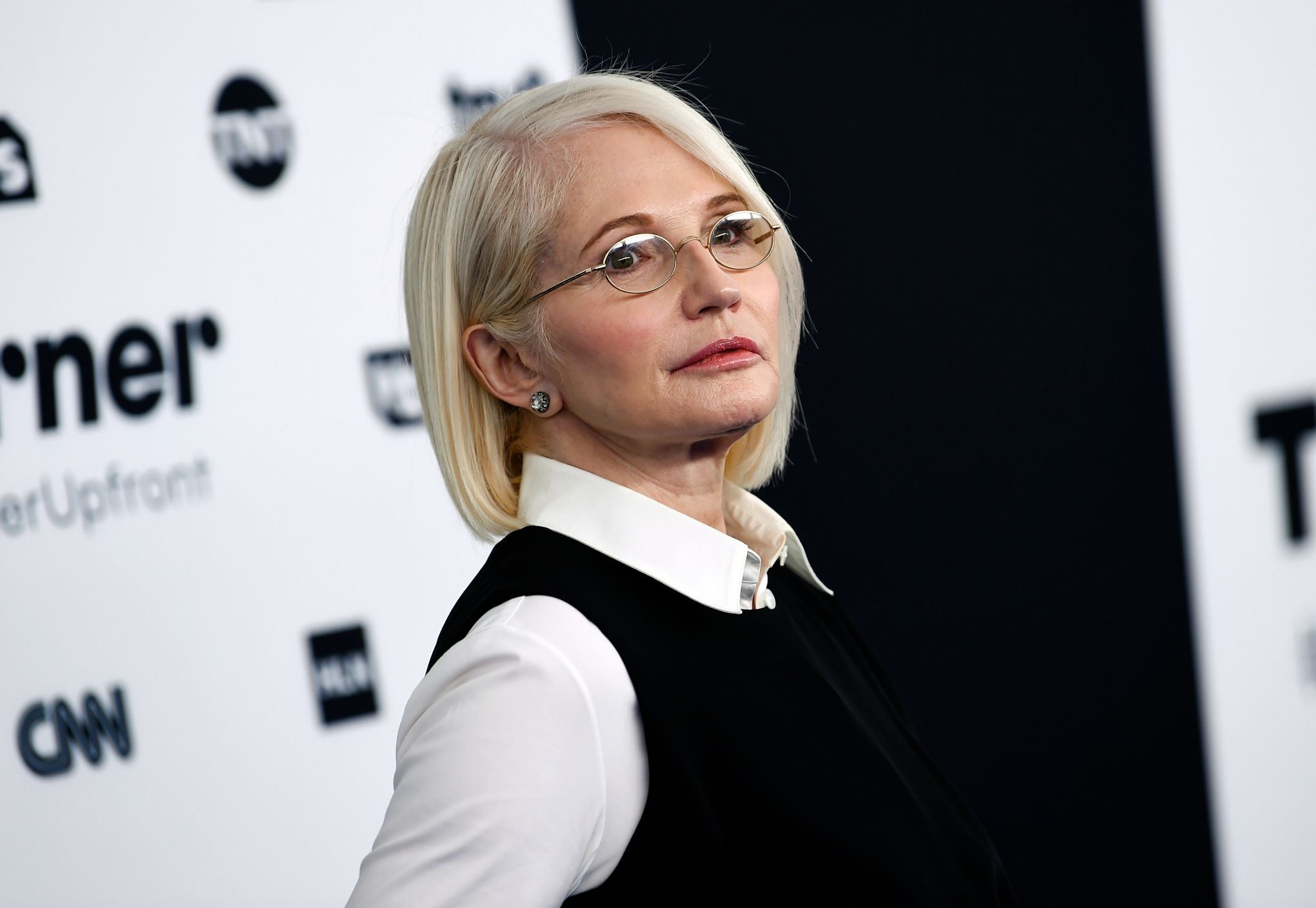 Actress Ellen Barkin scares away burglar from Manhattan home | The Seattle  Times