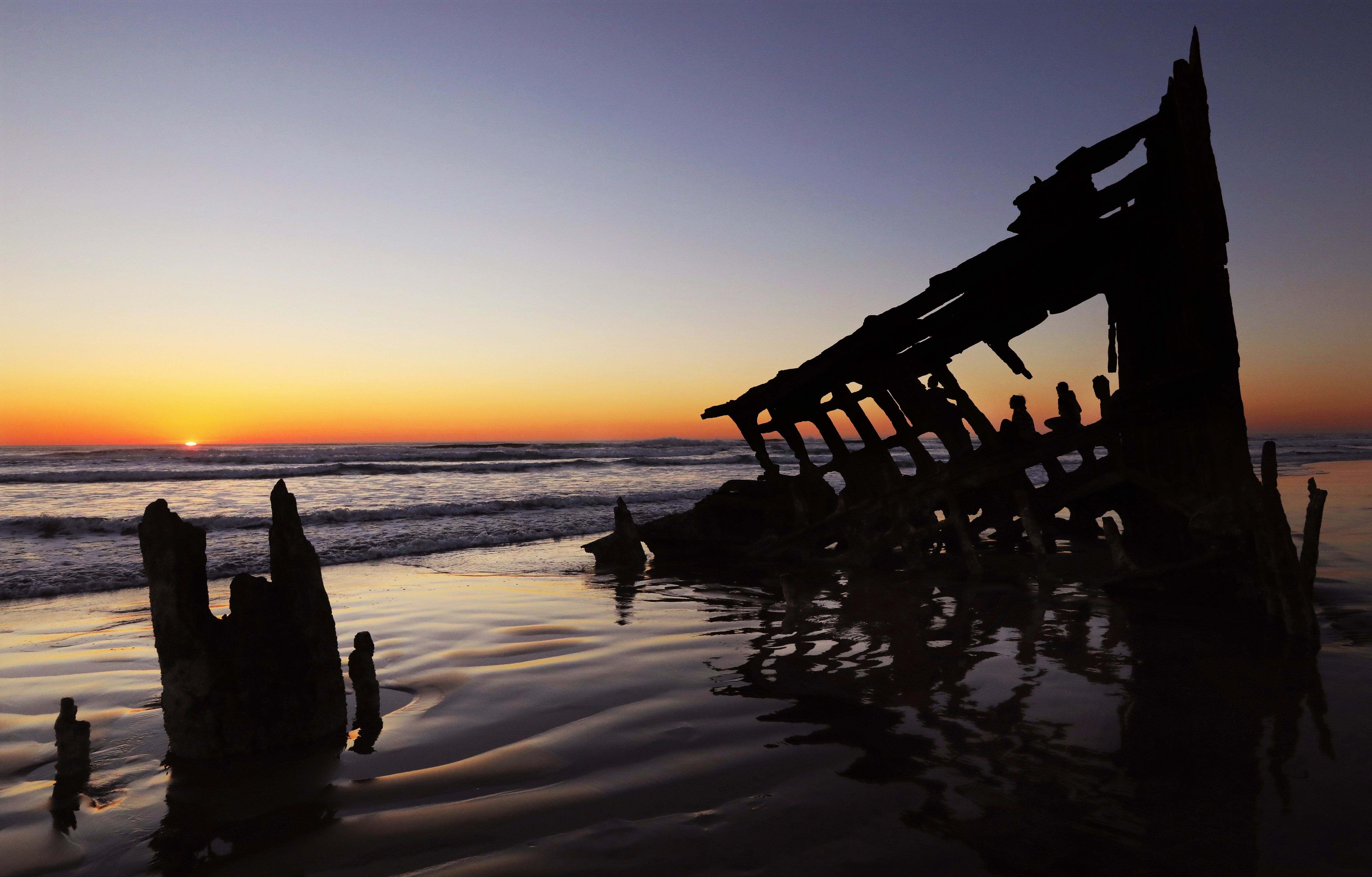 Shipwreck sunset: Oregon coast's treasure lets visitors reach back