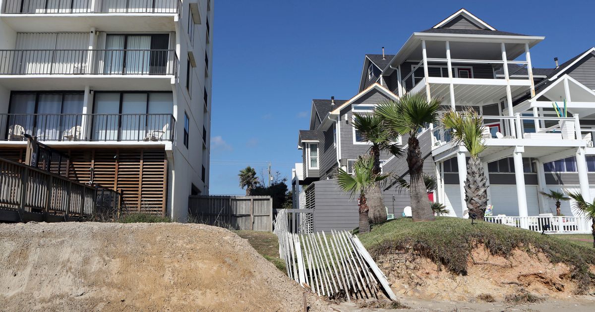 Texas coastal cities undertake postHarvey dune restoration The