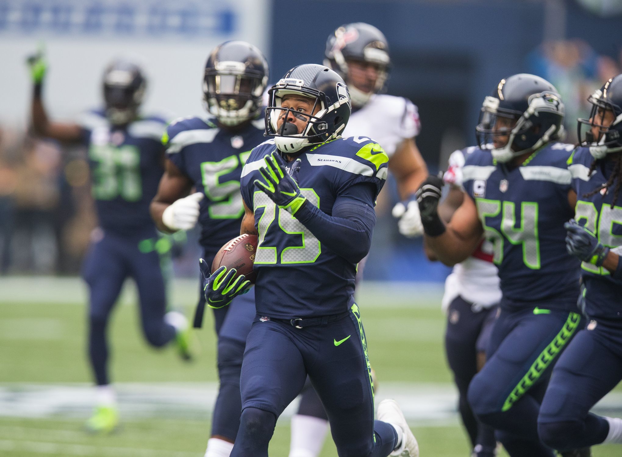 Sounders pay tribute to Super Bowl winning Seahawks