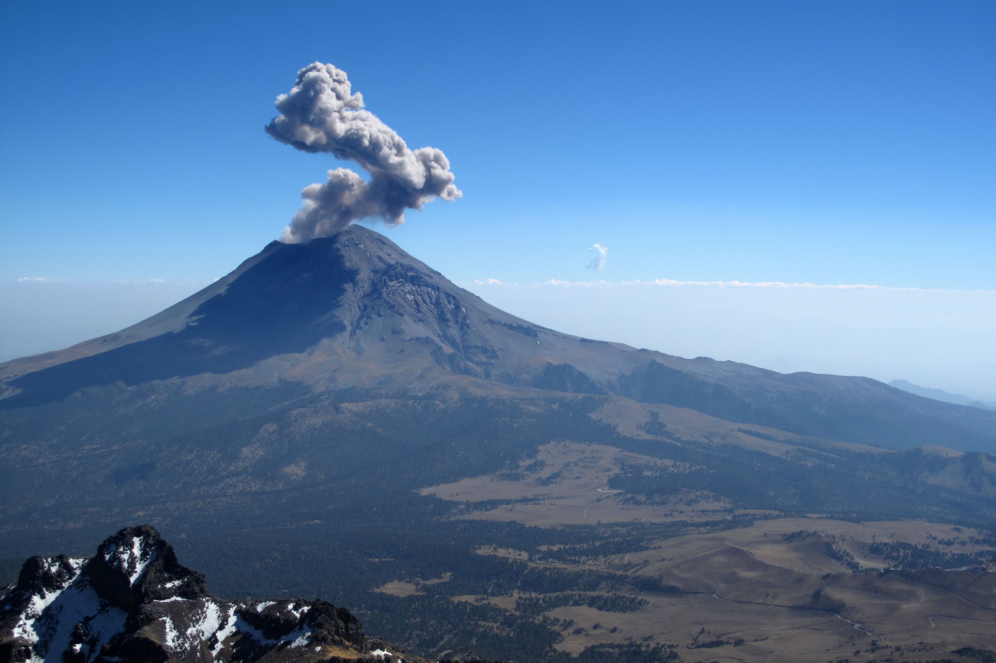 This Mexican village lives under a volcano — but it's earthquakes