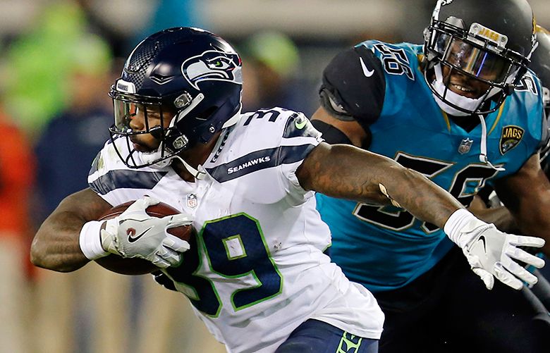 Seahawks re-sign RB Mike Davis after strong end to 2017