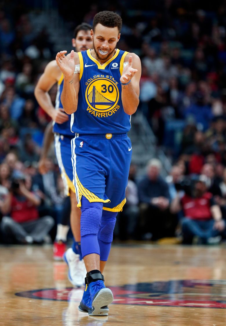 Warriors' Stephen Curry to miss at least 2 weeks with sprained ankle