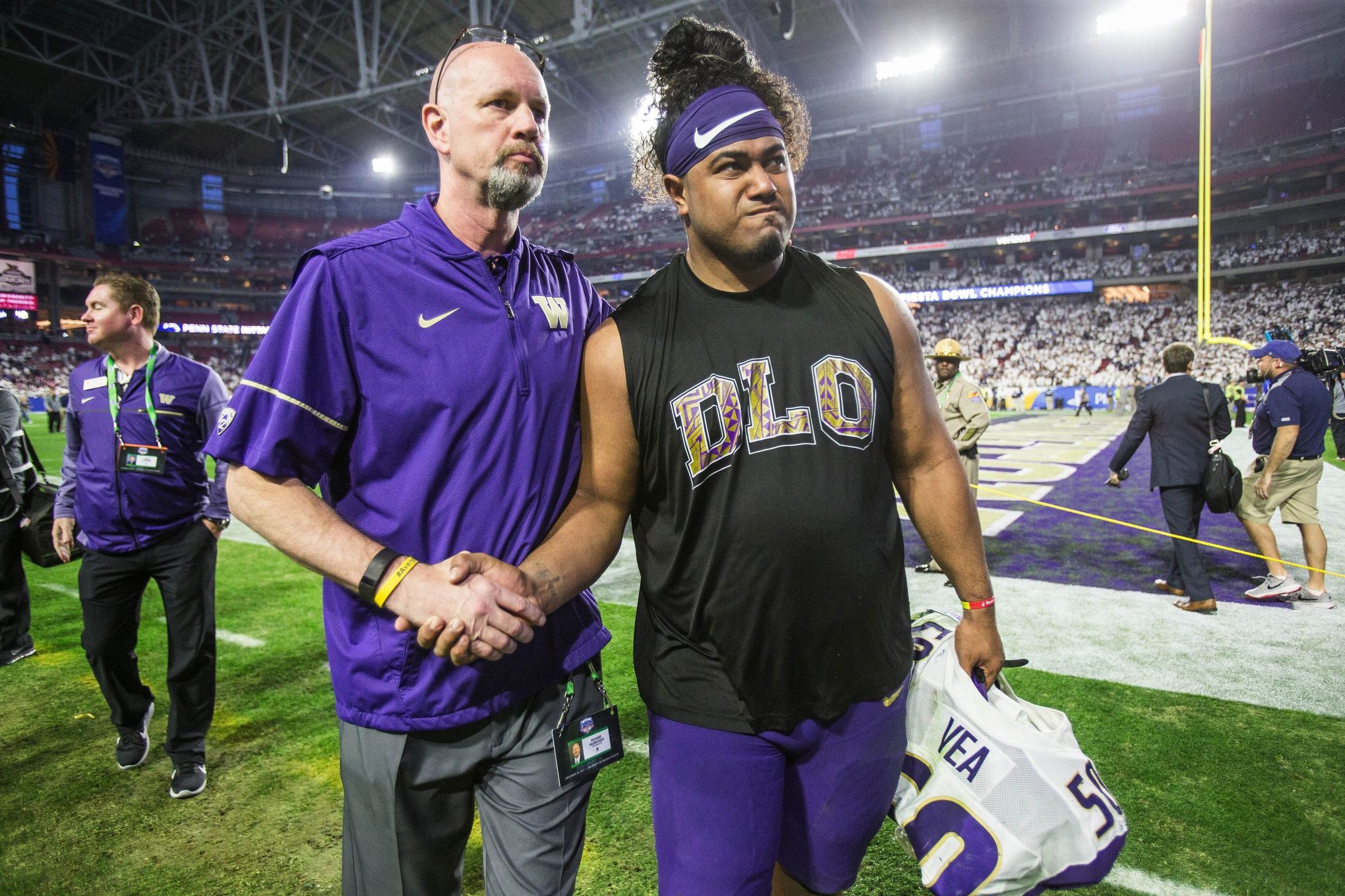 UW's Vita Vea preparing for early entry into NFL draft; Myles Gaskin not so  sure