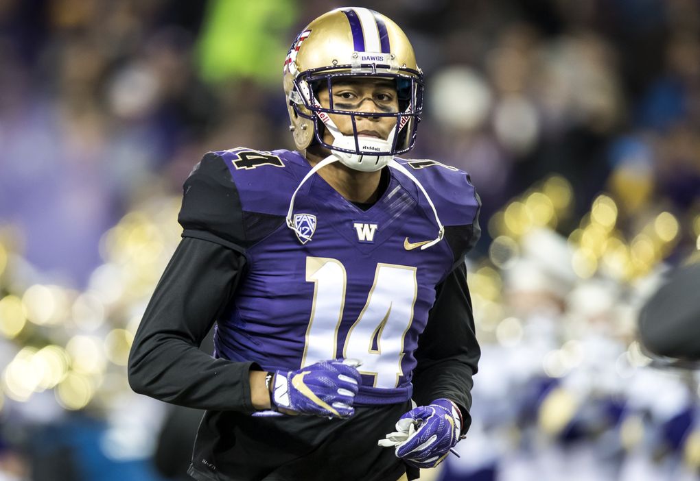 Huskies safety Jojo McIntosh jogs out with the team before the University of Washington Huskies take on the University of Utah Utes at Husky Stadium in Seattle Saturday November 18, 2017. (Bettina Hansen/The Seattle Times)