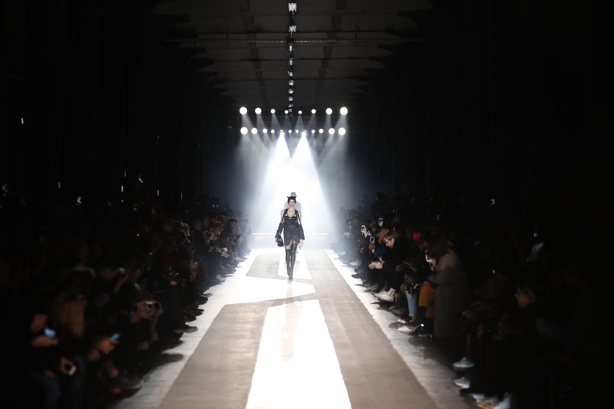 Giorgio Armani Fall Winter 2018-19 Men's Fashion Show 