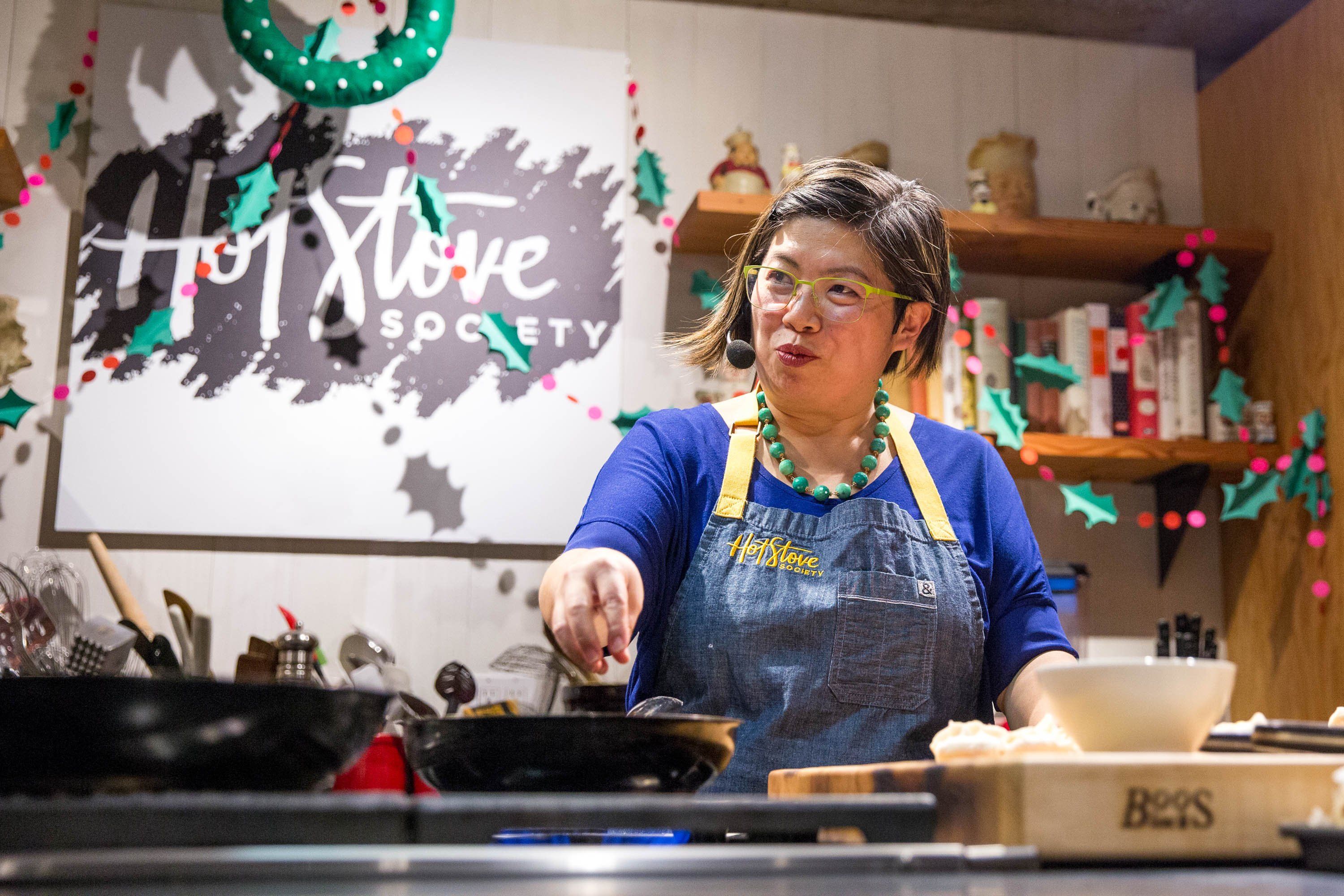 チャイニーCHinEE スープチューリン　クニエダヤスエさん An author shares Chinese home-cooking lessons learned from Mom