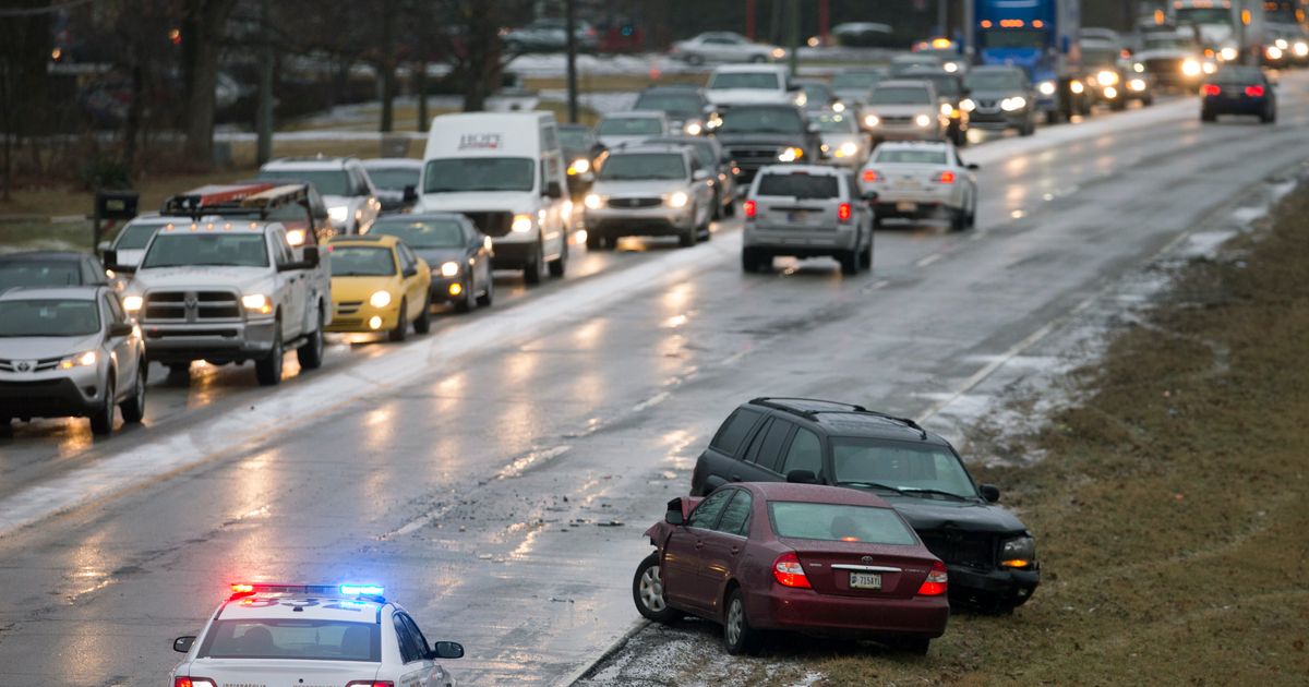 Indiana trooper hurt after icy roads lead to crashes | The Seattle Times