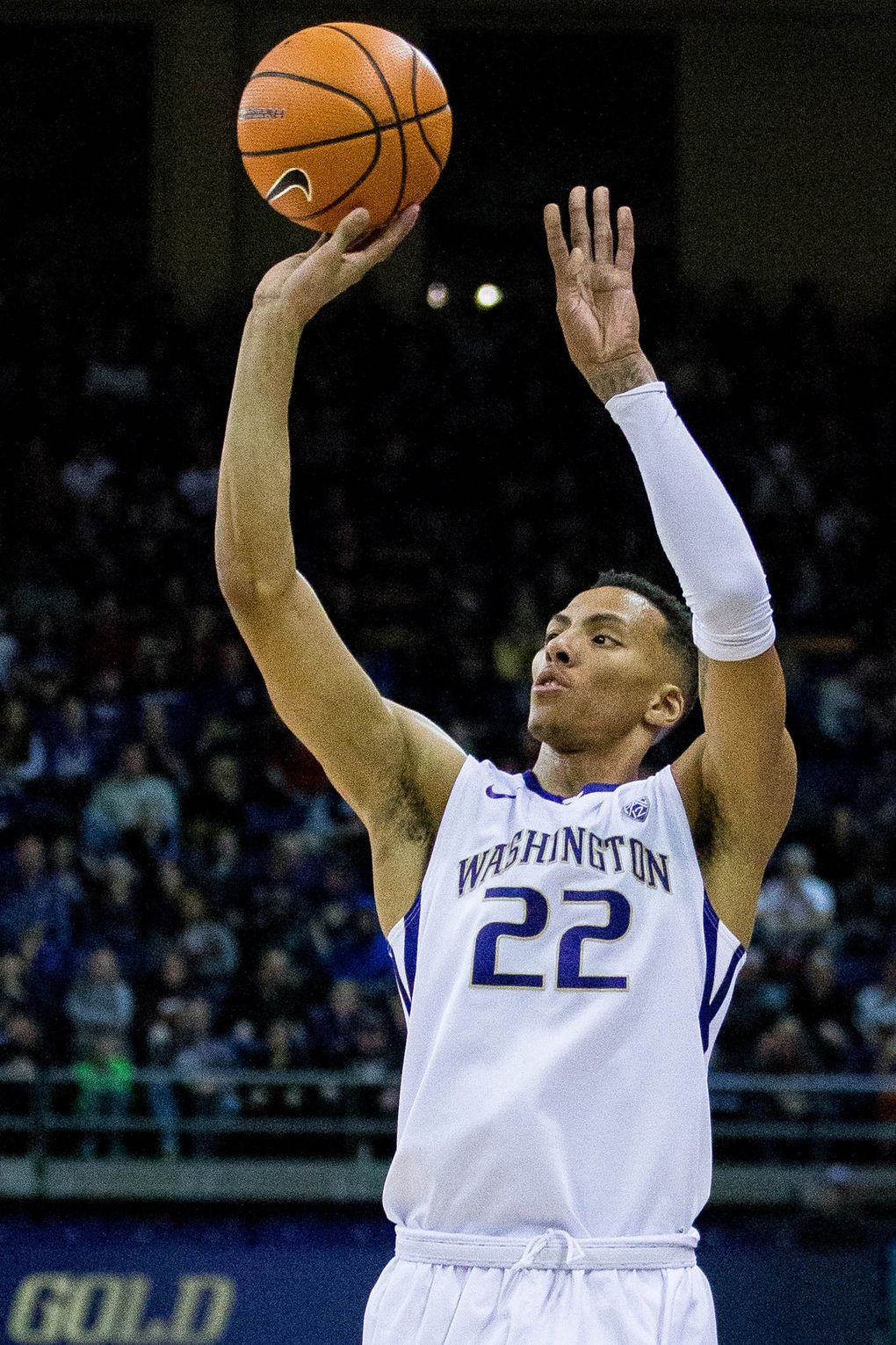 Washington stuns No. 9 Arizona 78-75 with Dominic Green's buzzer beater