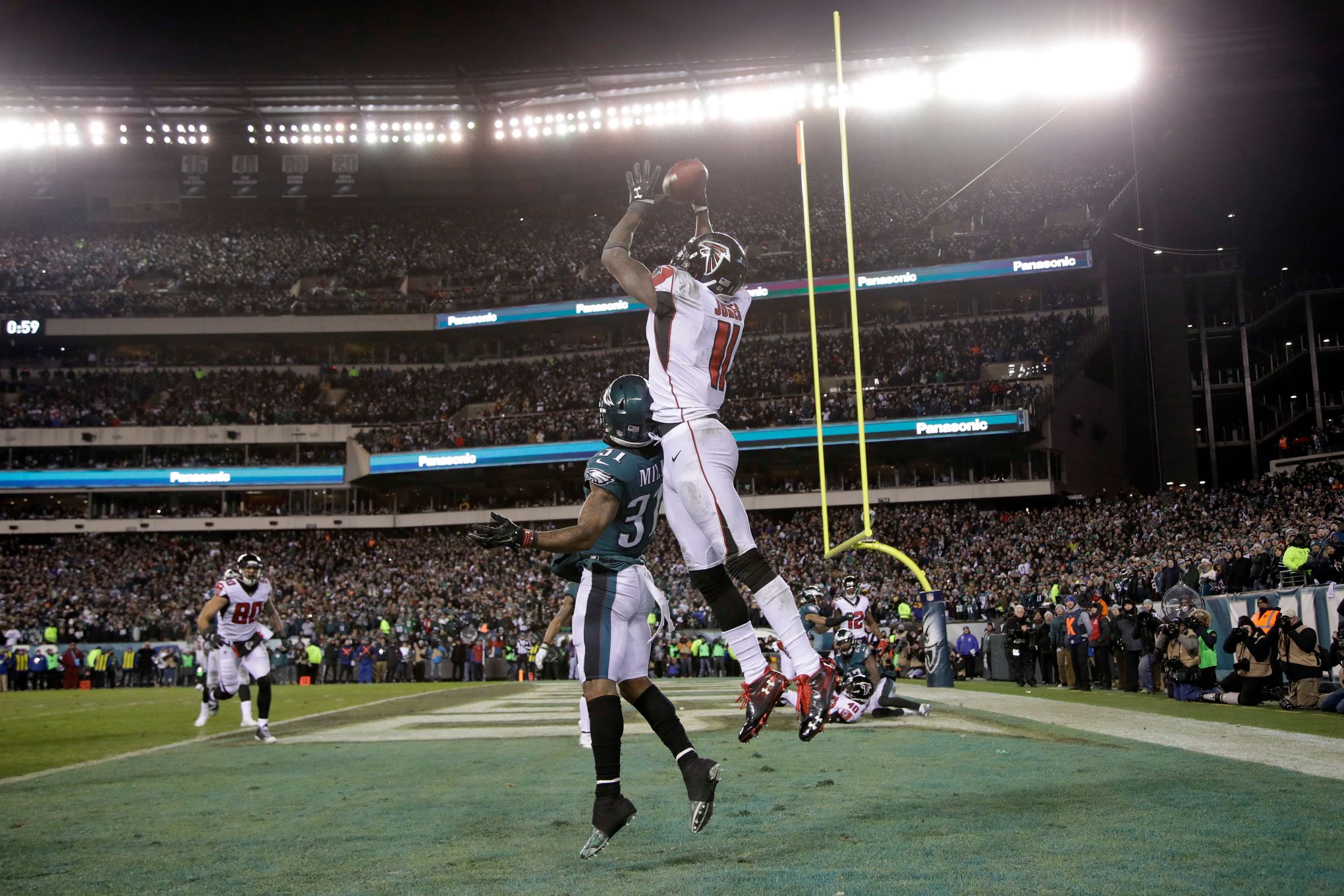 Philadelphia Eagles players celebrate beating Falcons to advance