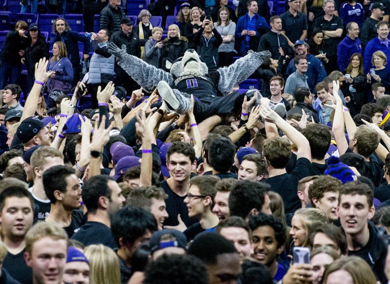 Eighth-grader wows the crowd with an impressive buzzer-beater shot