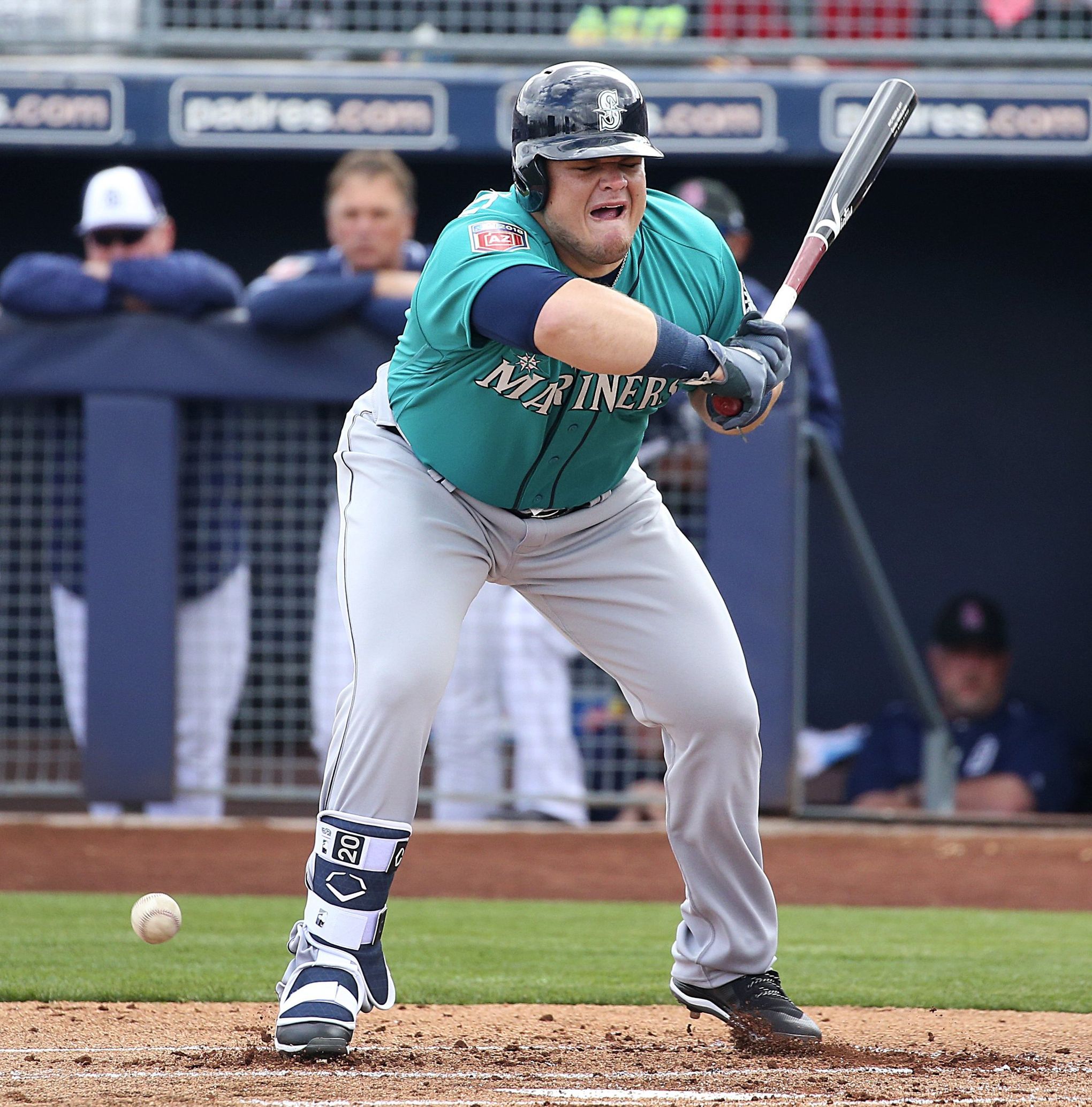 Mariners morning notes: Mitch Haniger's hand is hurting, Daniel