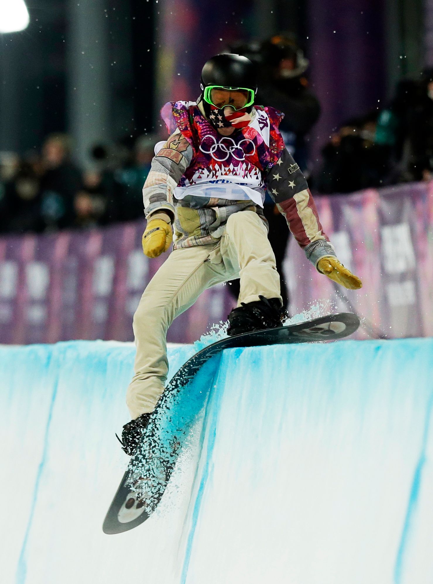 Bruised, not beaten, snowboarder Shaun White back for another shot
