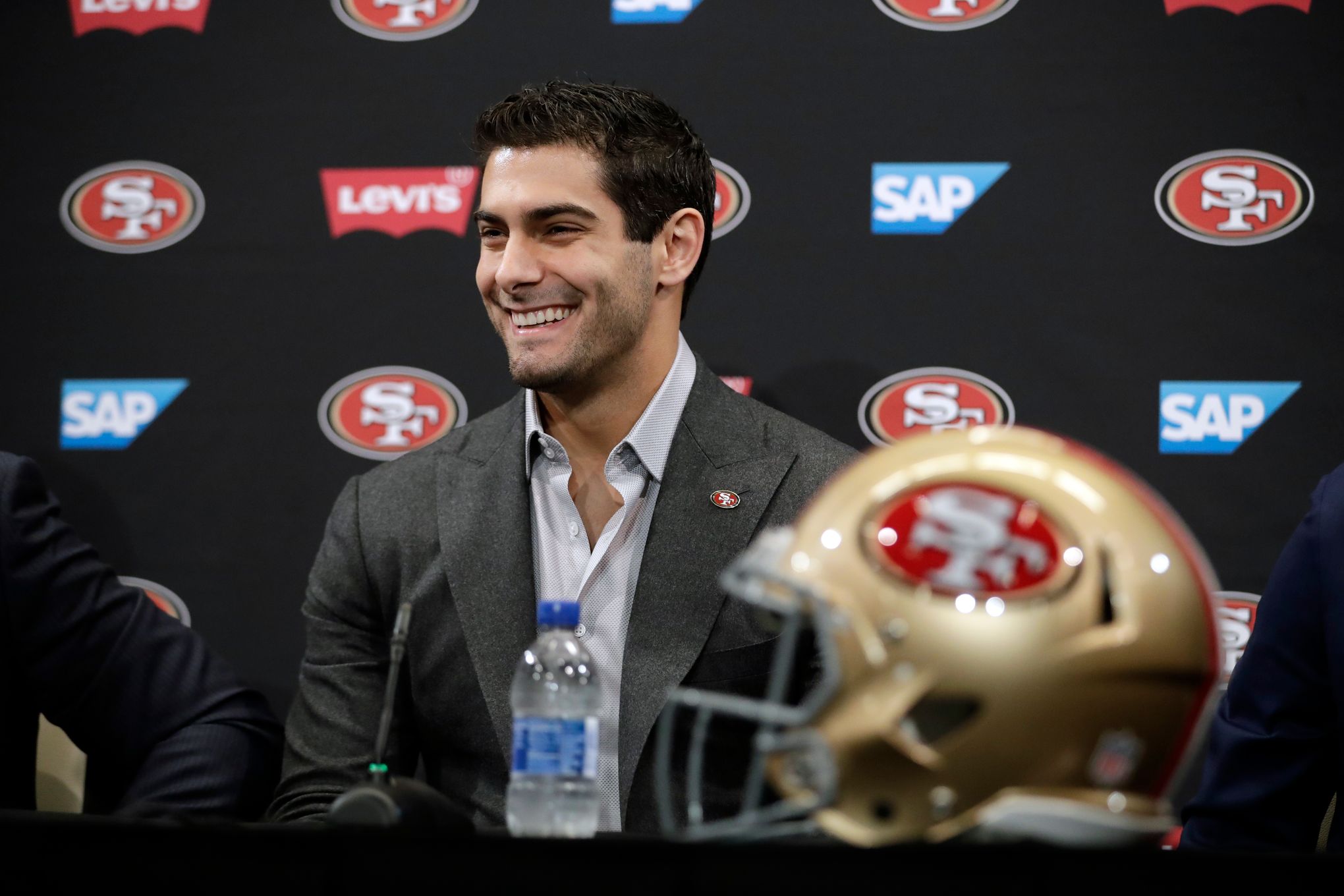 With Jimmy Garoppolo under contract, 49ers hope to attract more free agents