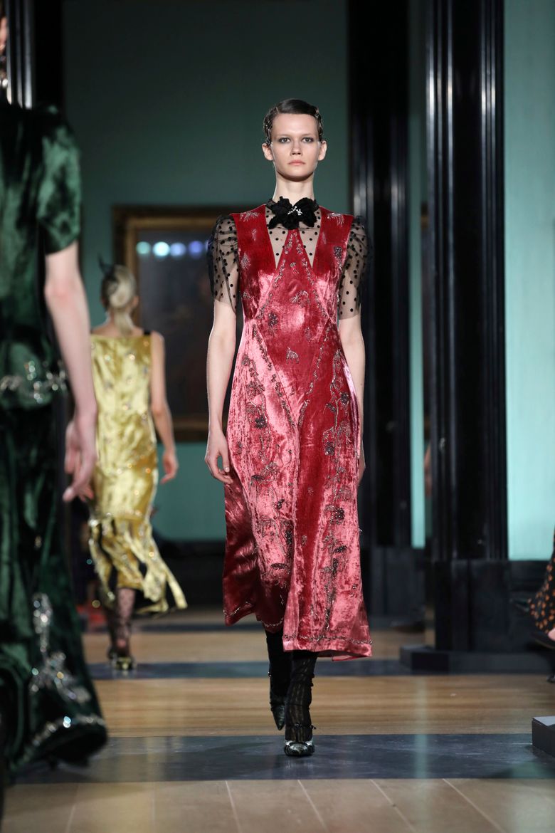 London Fashion: Erdem shows fancy florals; Kane goes for sex | The Seattle  Times