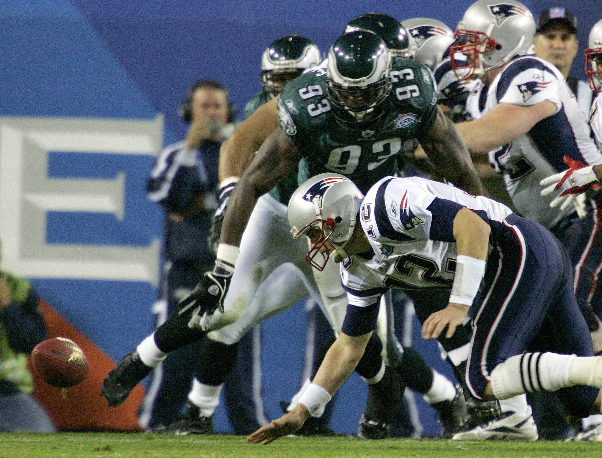 McNabb disputes Super Bowl 'puking,' but ex-teammates still say otherwise