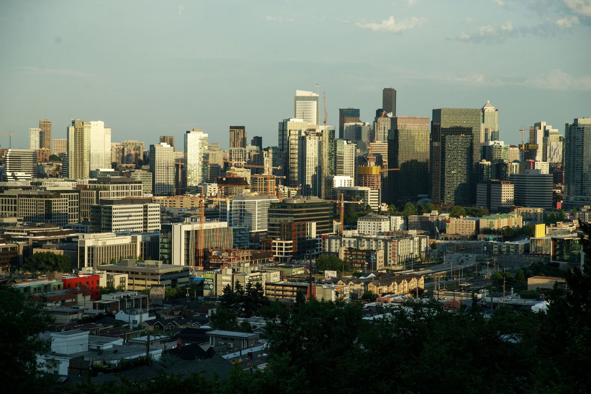 Seattle just one of 5 big metros last year that had more people move here  than leave, census data show