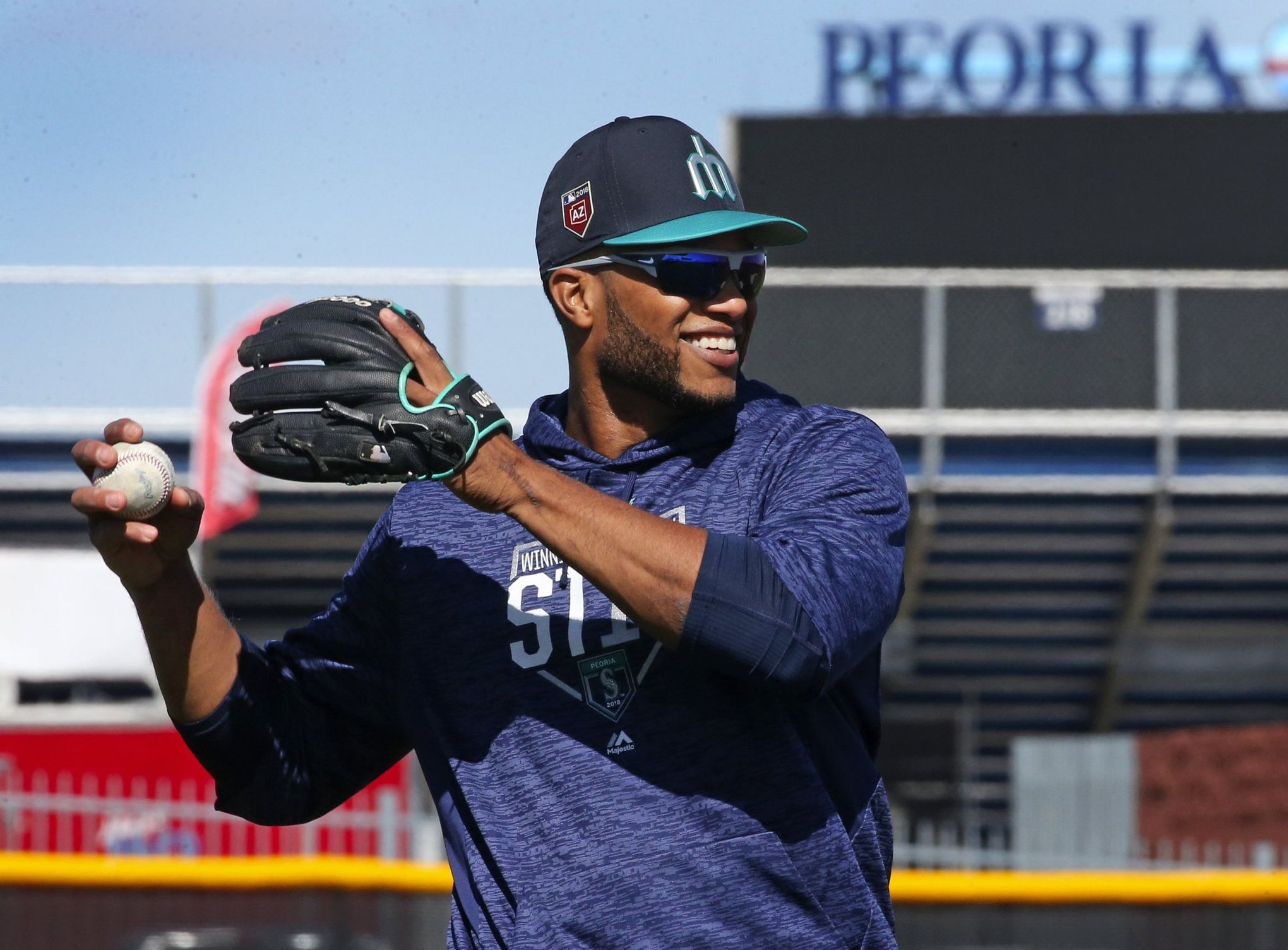Robinson Cano forced out of the Mariners' game on Sunday with hamstring  tightness