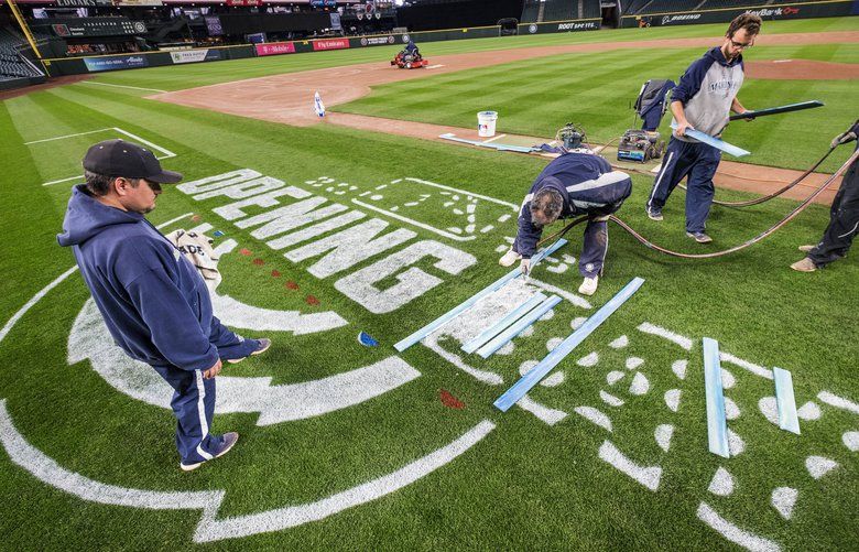 Pictures of players at the Mariners Team Store Safeco Field