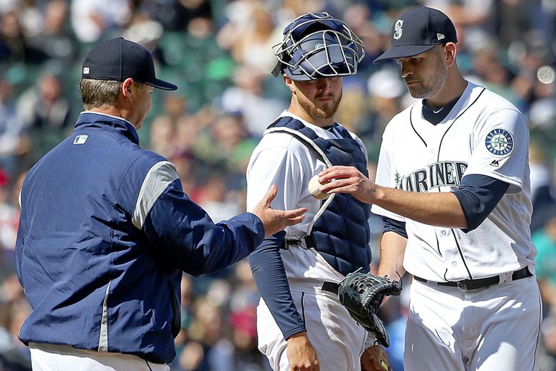 Rays' Kiermaier is covering his body with Vaseline to handle the cold